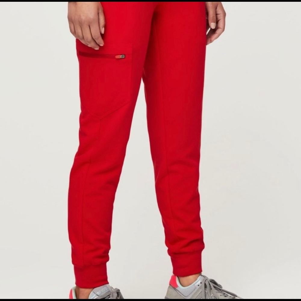 Figs Zamora jogger scrub, Pop Red, Small - Petite